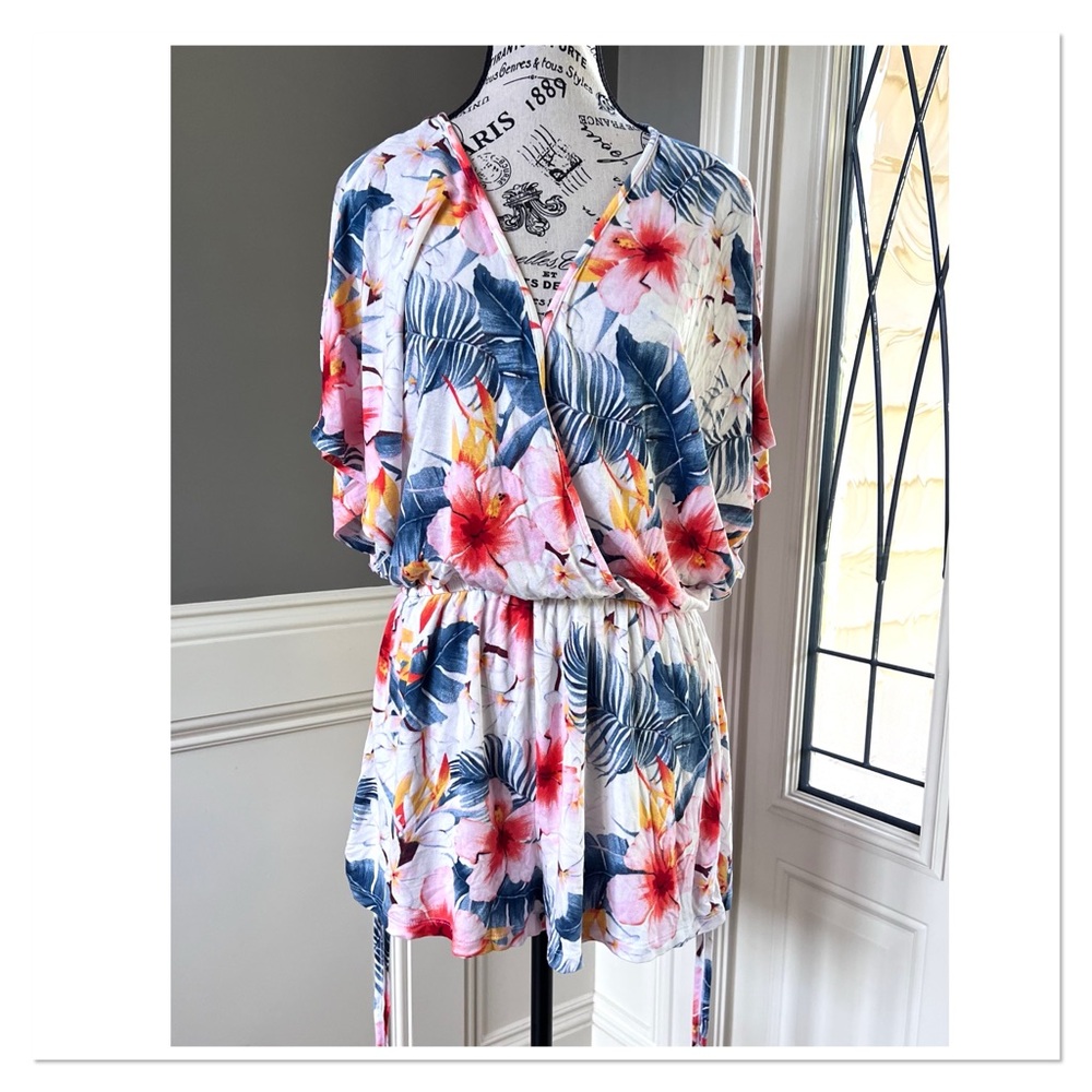 LA VIE EN ROSE  Floral Print Romper